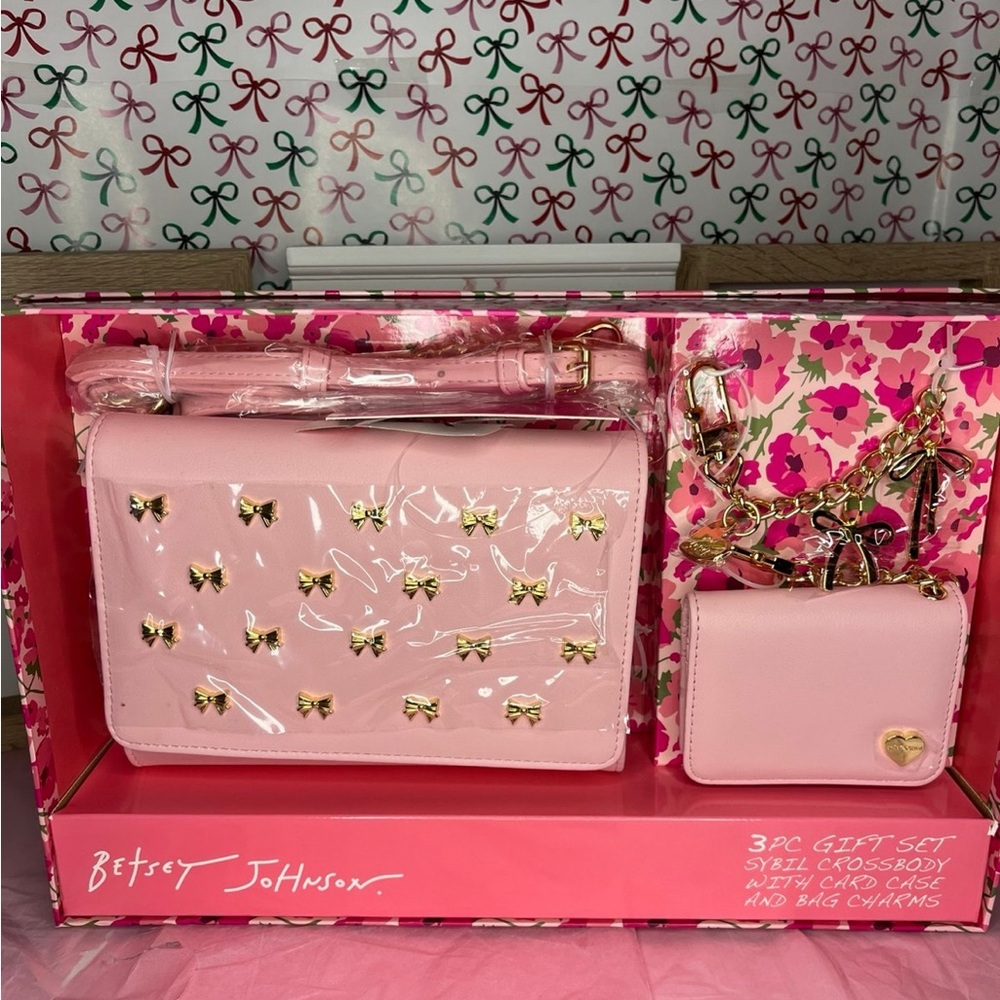 BETSEY JOHNSON Sybil Pink and Gold BOWS Crossbody Bag Wallet Bag Charms Set